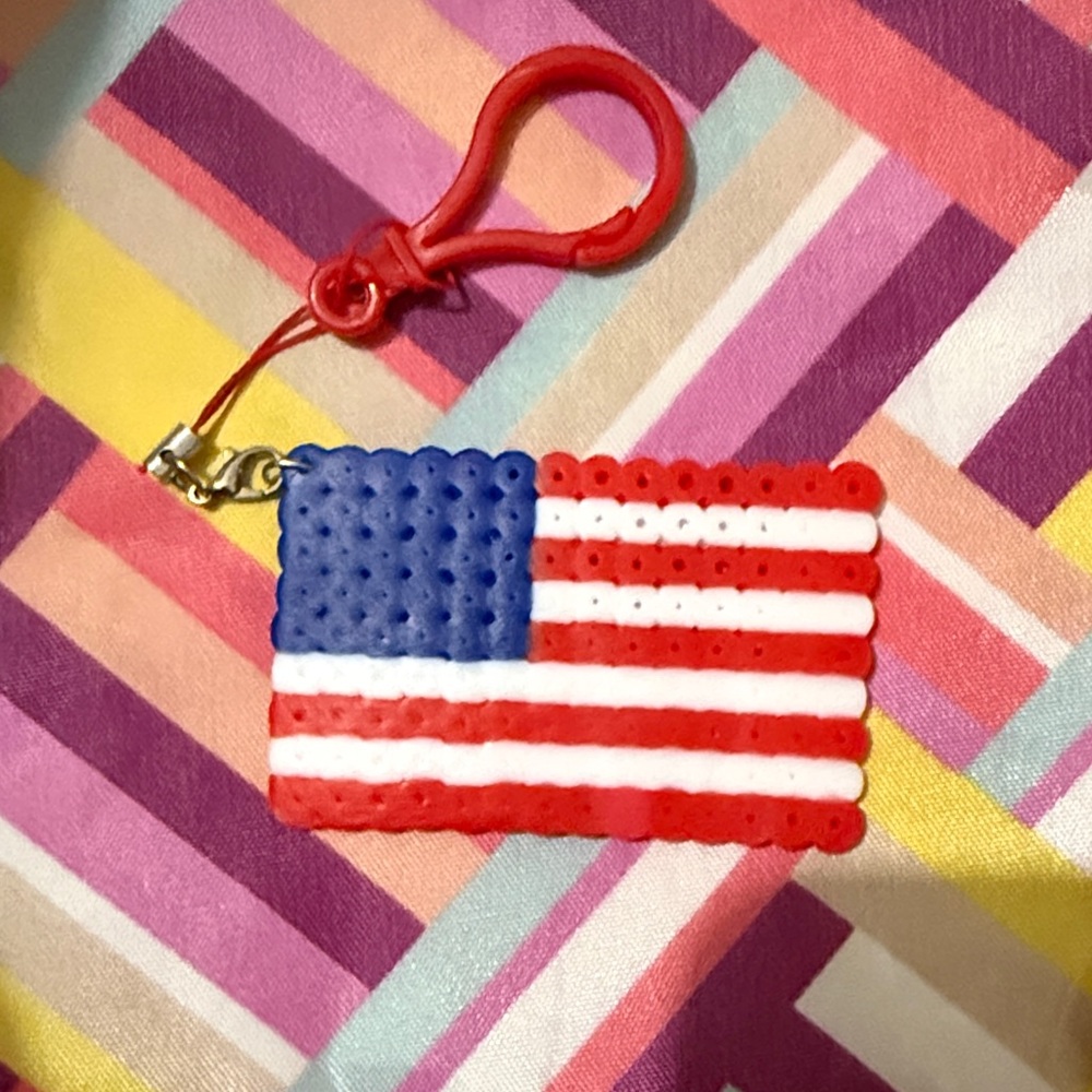 Red & Blue Handcrafted Game Console Keychain - Unbranded - Picture 2 of 7